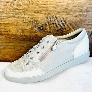 Munro Gabbie Metallic Leather Sneakers Size 8